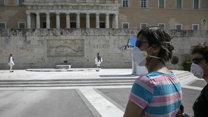 Yunanistan maske kullanımını kaldırıyor