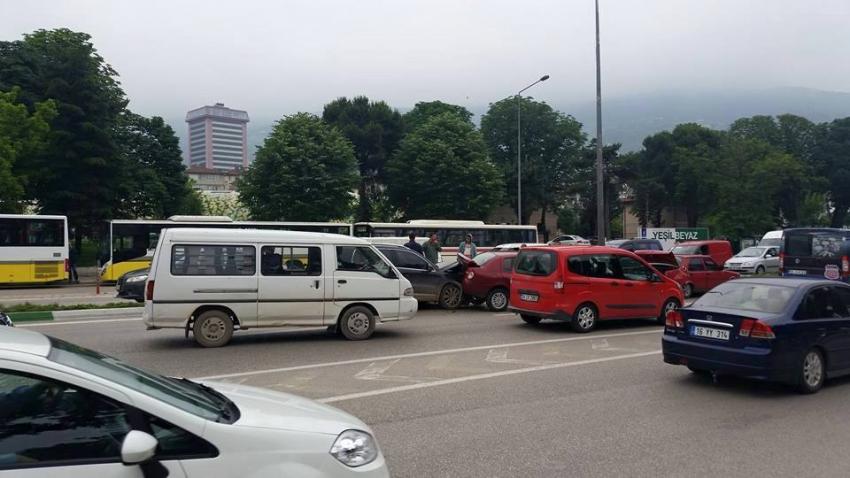 Bursa'da trafiği aksatan kaza