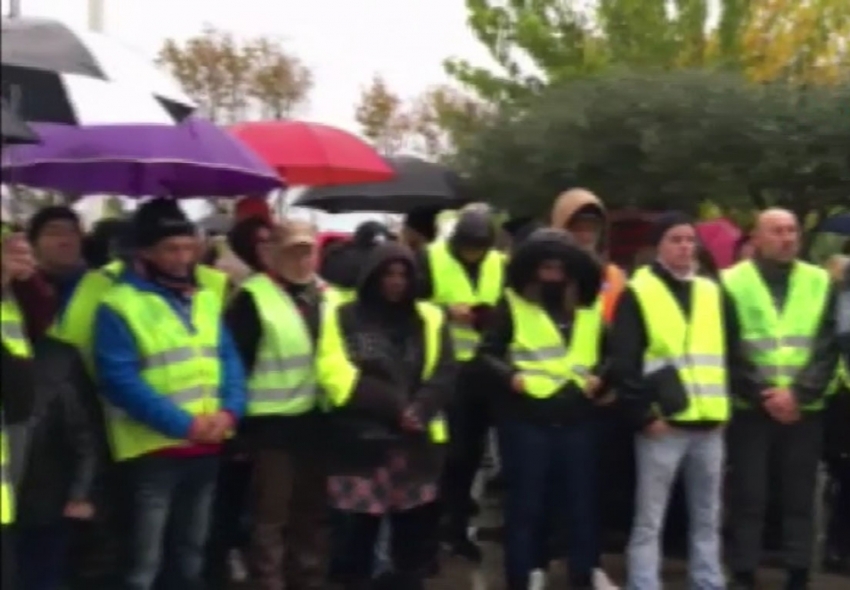 Fransa’da ‘Sarı Yelekler’den hükümete zam protestosu