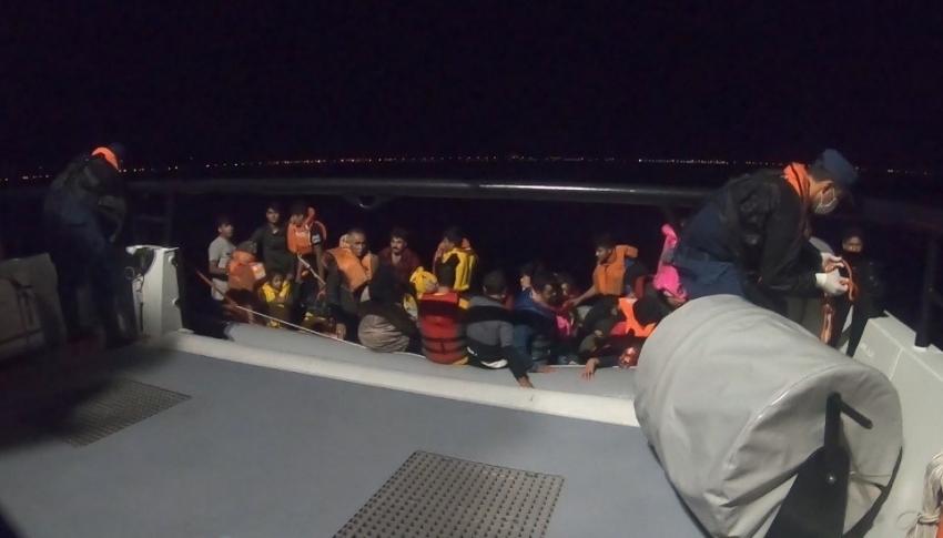 Ayvalık’ta 42 düzensiz göçmen kurtarıldı