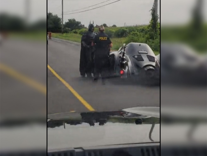 Polisin durdurduğu araçtan Batman çıktı