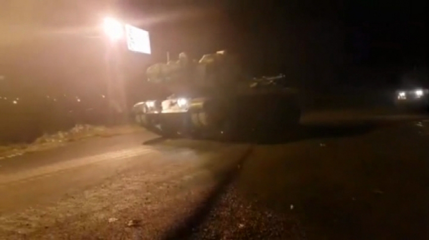 Tank ve askeri sağlık personeli Suriye sınırına ulaştı