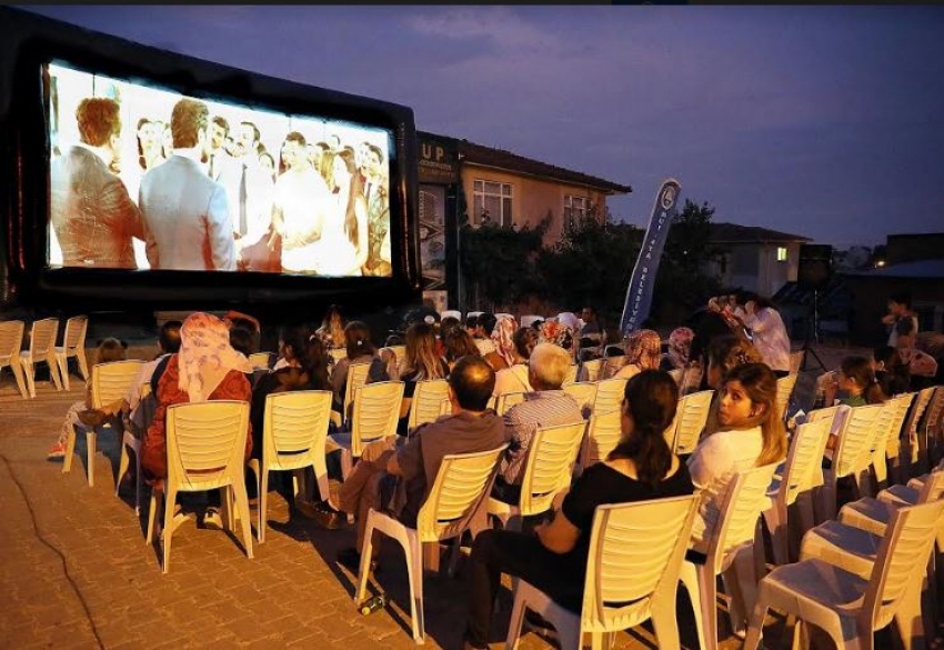 Mudanya'da açık havada sinema keyfi başladı