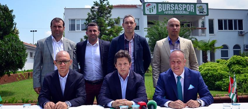 Yeşil Bursa’nın teknik ekibi sözleşmelerini İmzaladı