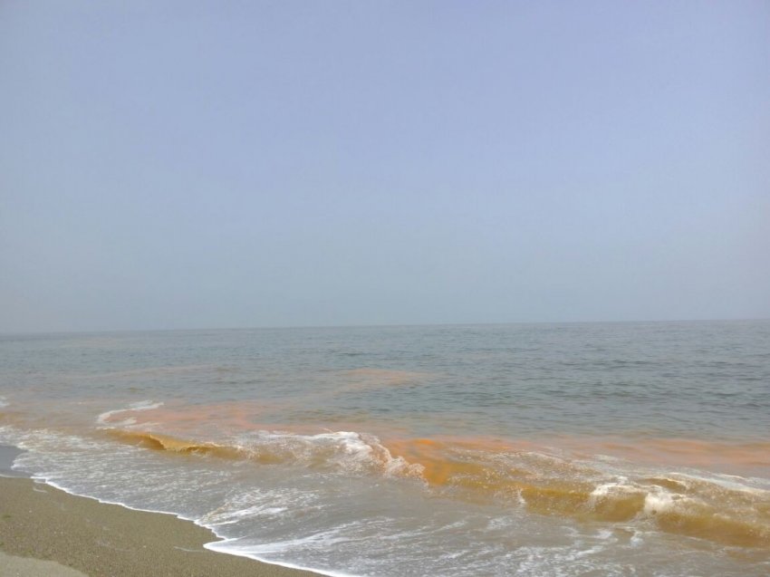 Karacabey Sahili kızıla boyandı