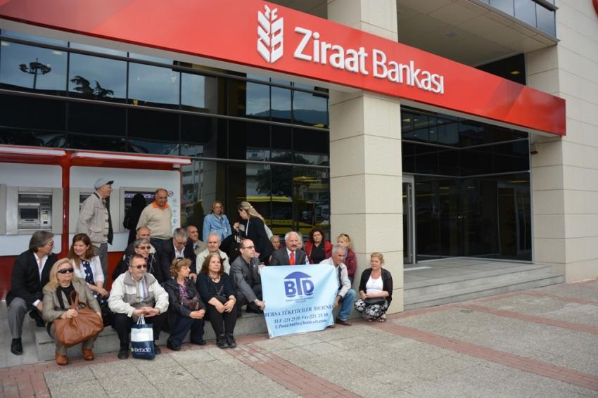 Bursa'da banka önünde oturma eylemi!