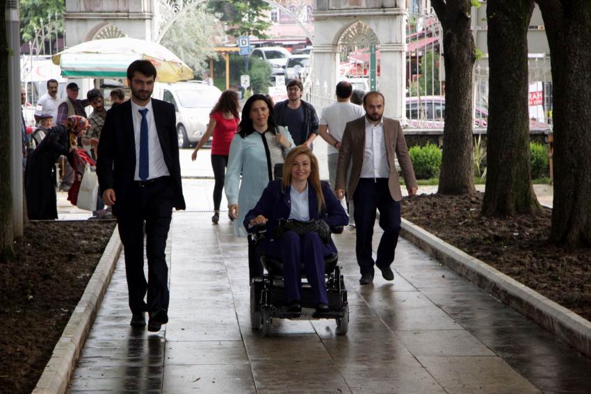 Bir fotoğrafla Türkiye'nin tanıdığı engelli Bursalı milletvekili konuştu