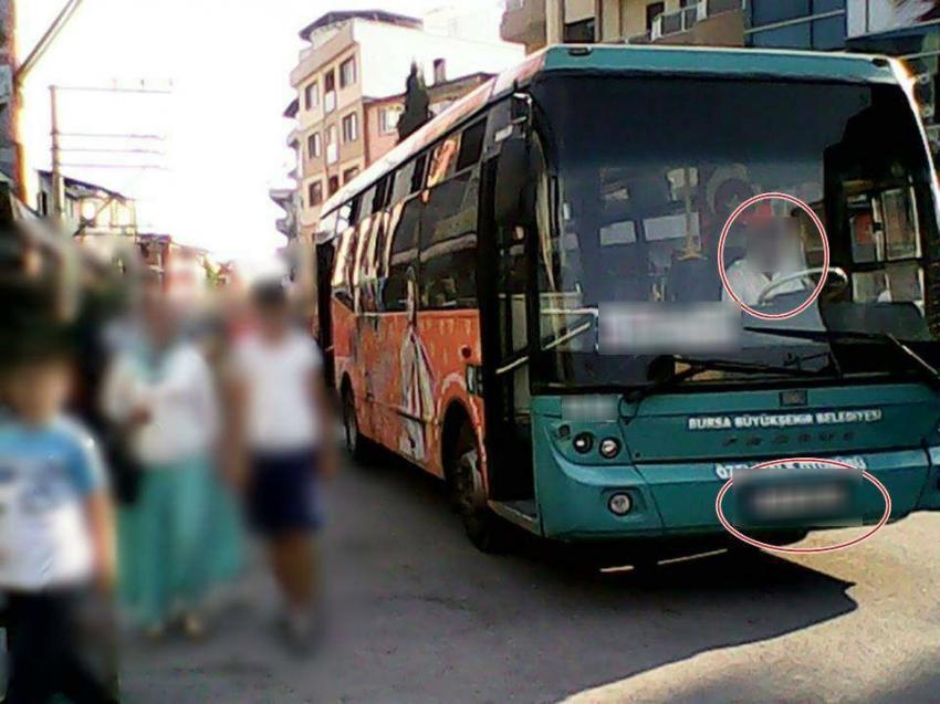 Bursa'da bu otobüsün  kart okuma cihazının sigortası mı attı?