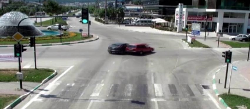 Bursa'da kazalar kameraya yakalandı