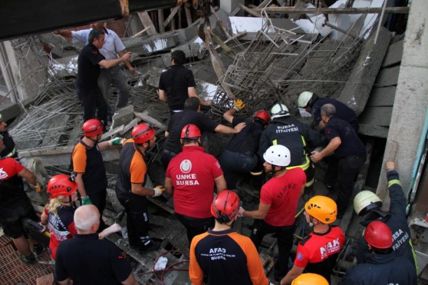 Bursa'da inşaatta beton faciası: 2 yaralı