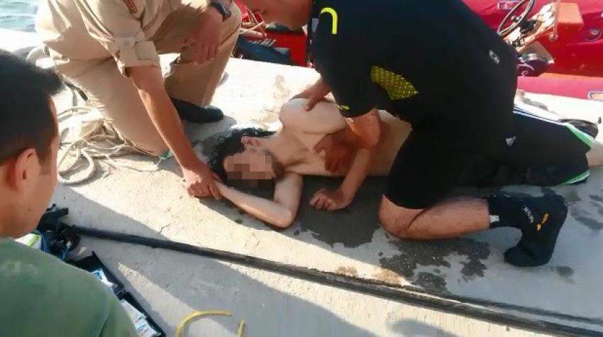 Bursa'da denizde dehşet dakikaları! Boğulma tehlikesi geçiren genç işte böyle kurtarıldı