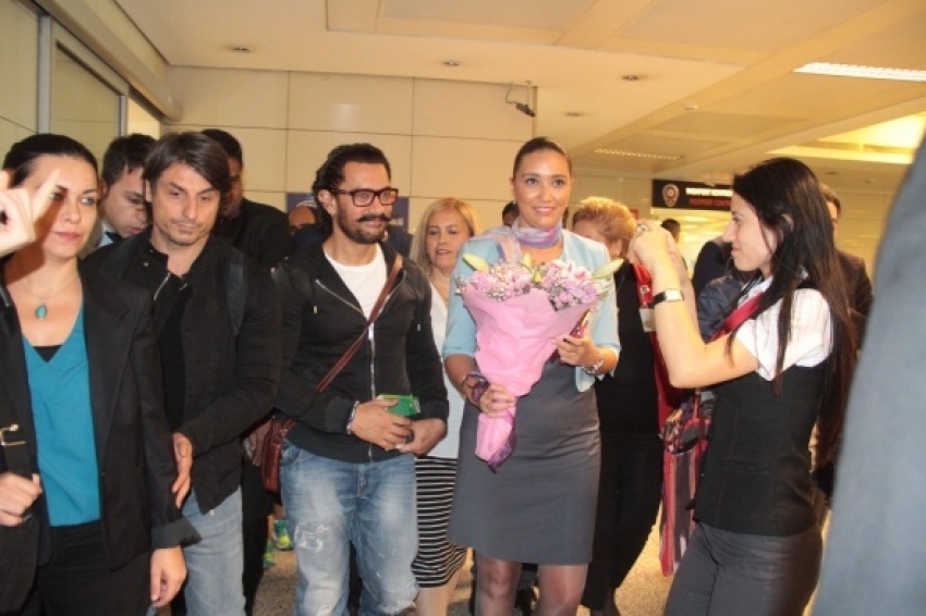 Havalimanında Aamir Khan izdihamı