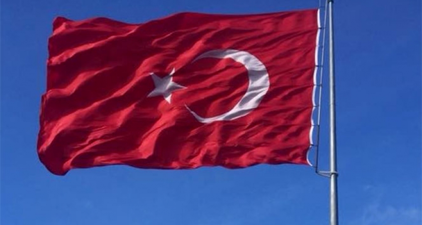 Türk bayrağına çirkin saldırı!