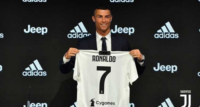 Ronaldo resmen Juventus'ta
