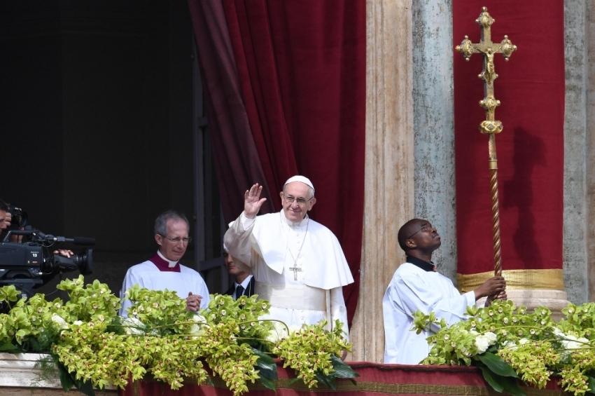Papa, iki tacizci kardinali C-9 üyeliğinden çıkardı