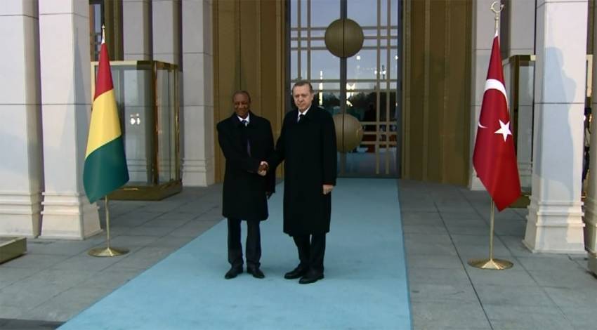 Erdoğan Gineli mevkidaşını resmi törenle karşıladı