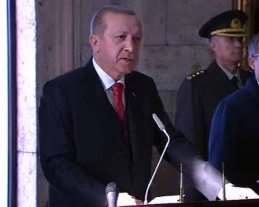 Erdoğan, Anıtkabir Özel Defterini imzaladı