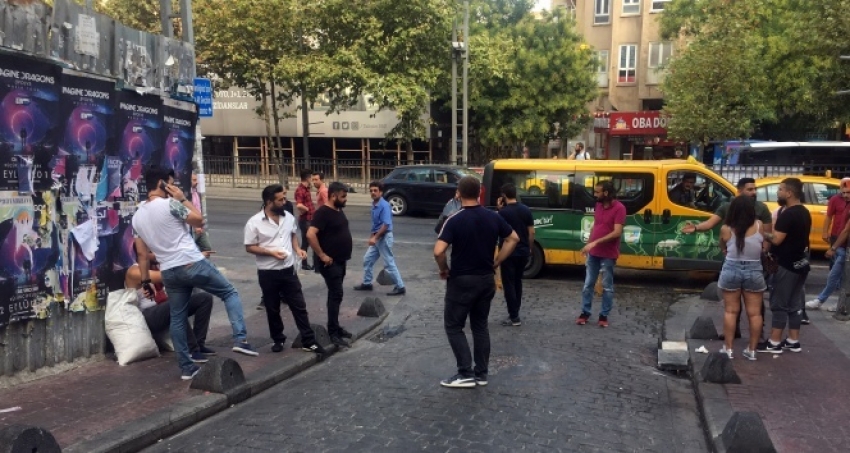 Beyoğlu’nda kadınlar arasında kavga çıktı: 2 yaralı