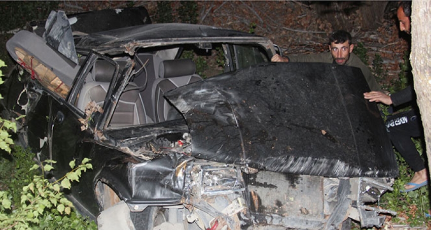 Erzincan'da otomobil şarampole devrildi: 4 yaralı