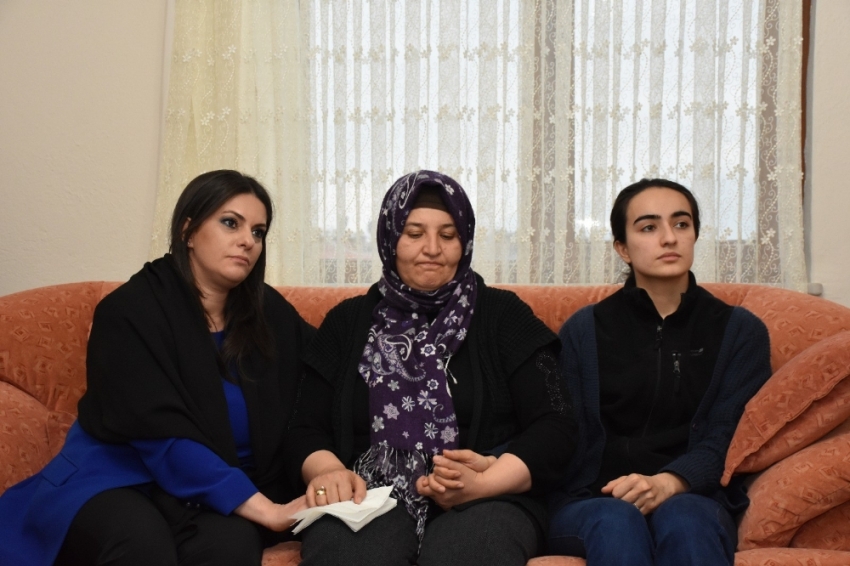 Bakan Sarıeroğlu, gaziyi ve şehit ailesini ziyaret etti