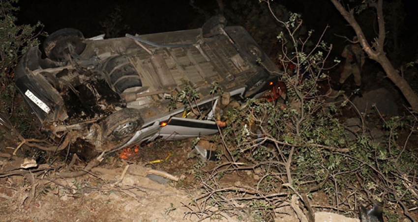 Nemrut Dağı'ndan dönen turist kafilesi kaza yaptı: 16 yaralı