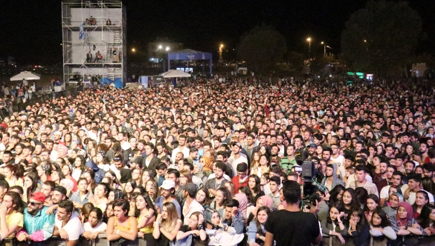 Festivale ilk gün 20 bin kişi katıldı