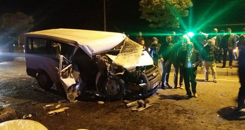 Afyonkarahisar'da trafik kazası: 1 ölü, 5 yaralı...