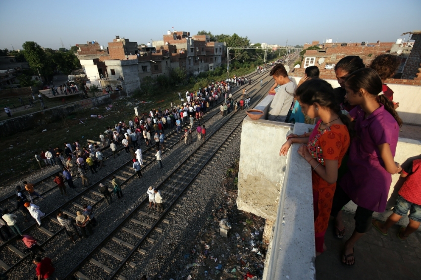 Hindistan’daki tren kazasında ölü sayısı 61’e yükseldi