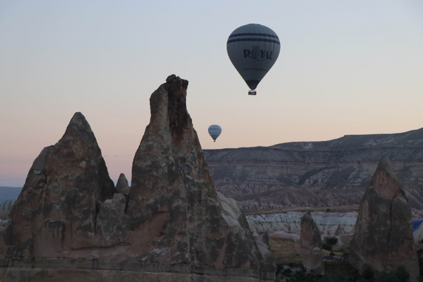 Kapadokya’da balonların gökyüzünde şenliği başladı
