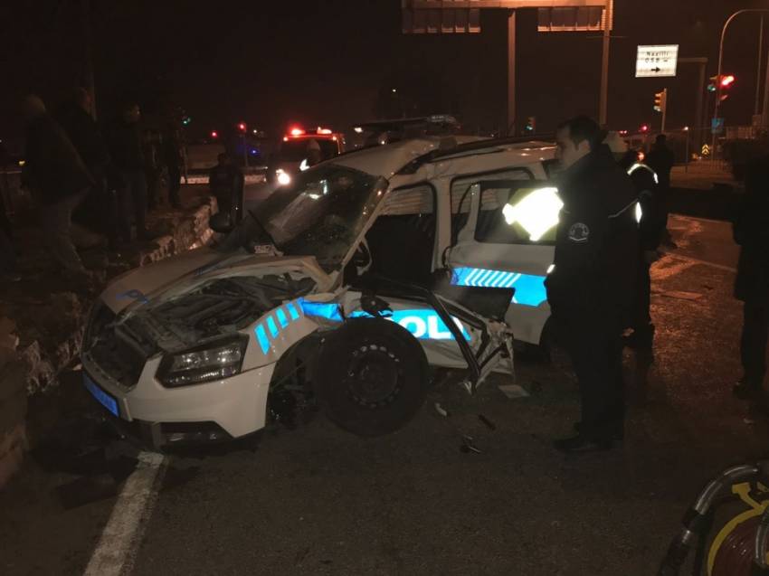 Polis aracı kaza yaptı:2 şehit