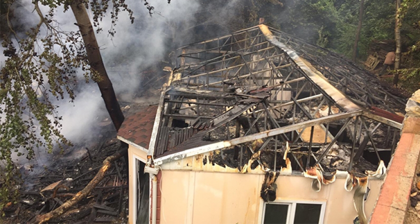 Çekmeköy'de felçli vatandaşın orman içindeki barakası yandı