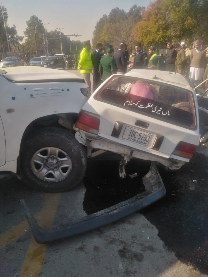 Pakistan’da ABD konsolosluk aracı kaza yaptı: 2 ölü, 4 yaralı