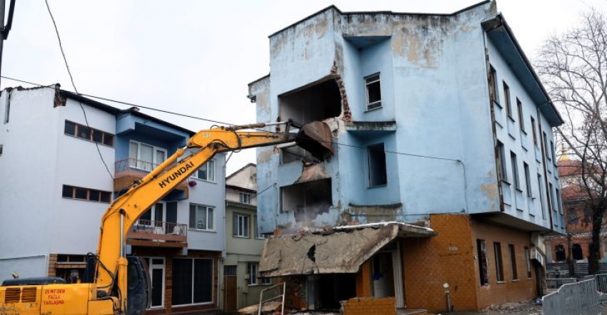 Bursa'da riskli yapılar yıkılıyor