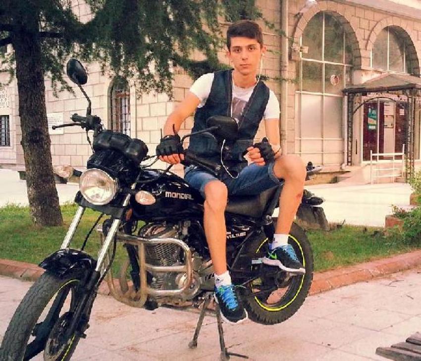 Kamyonetin çarptığı 19 yaşındaki motosiklet sürücüsü öldü