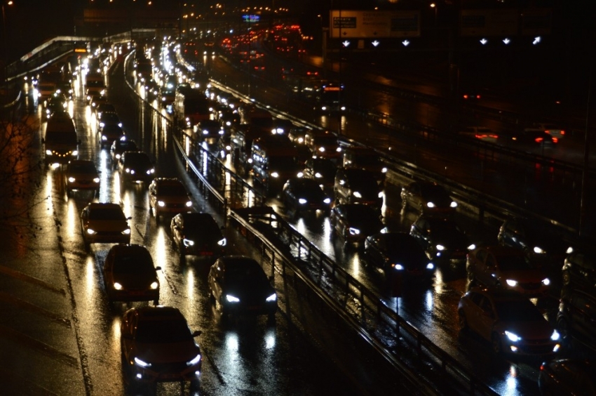 İstanbul’da trafik yoğunluğu yüzde 80’lere ulaştı