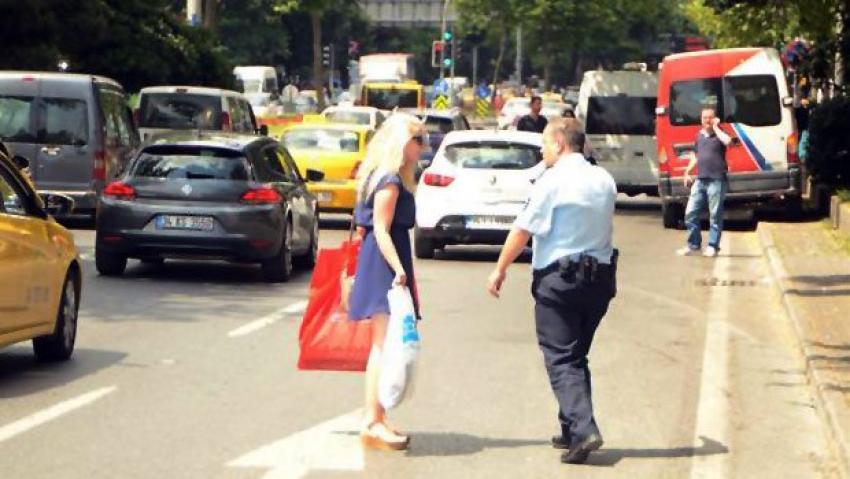 Polis ikna edemedi: Bomba var hanımefendi