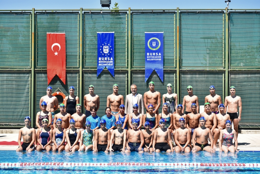 Bursa'da havuzlar spor okuluyla şenlendi