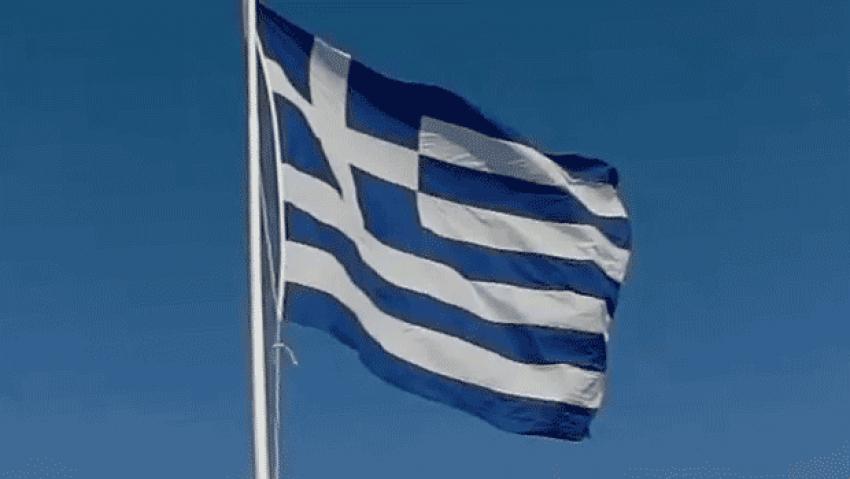 Yunanistan'da istifa şoku