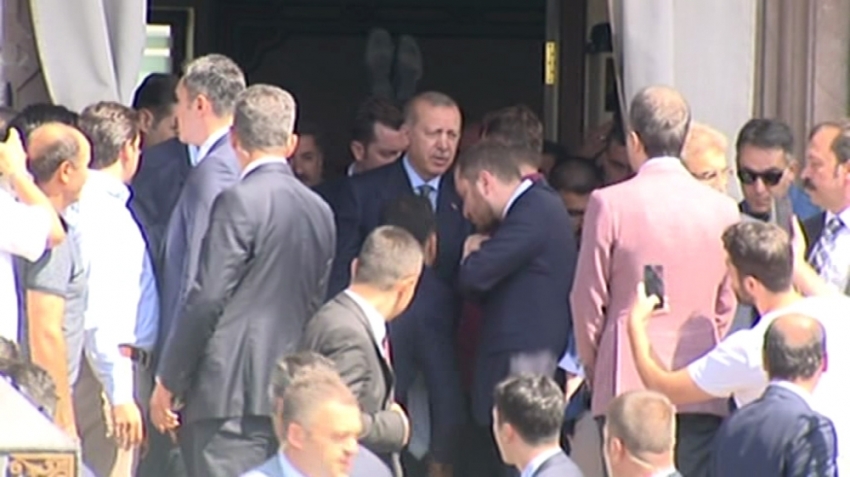 Cumhurbaşkanı Erdoğan cuma namazını Başyazıcıoğlu Camii’nde kıldı