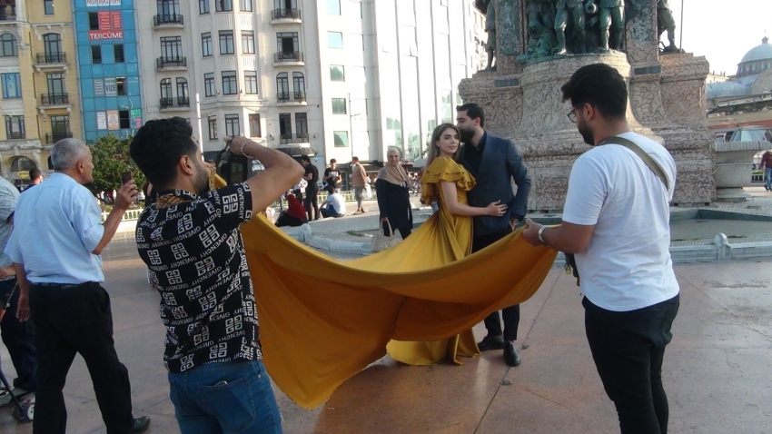 Taksim Meydanı evlenecek olan yabancı çiftlerin gözdesi oldu