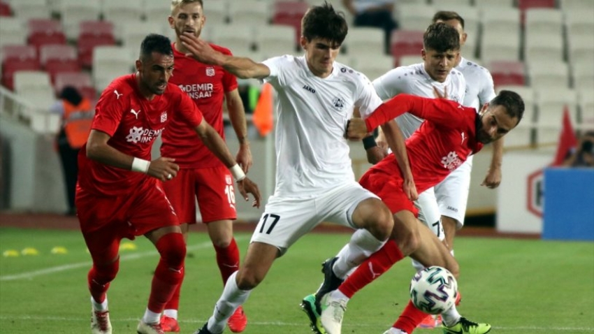 Sivasspor, UEFA Avrupa Konferans Ligi'nde tur biletini aldı