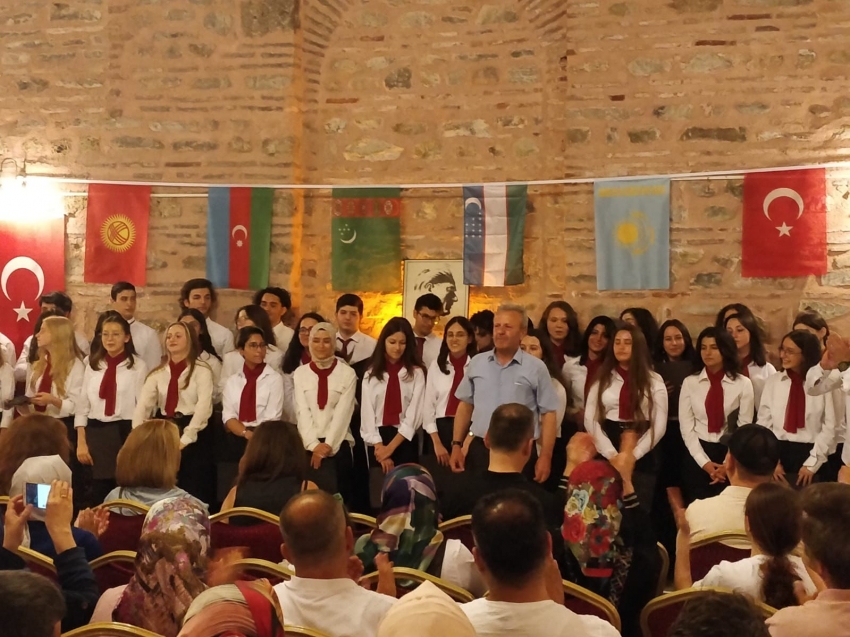 Bursa Erkek Lisesi Türk Halk Müziği Topluluğu’ndan unutulmaz konser