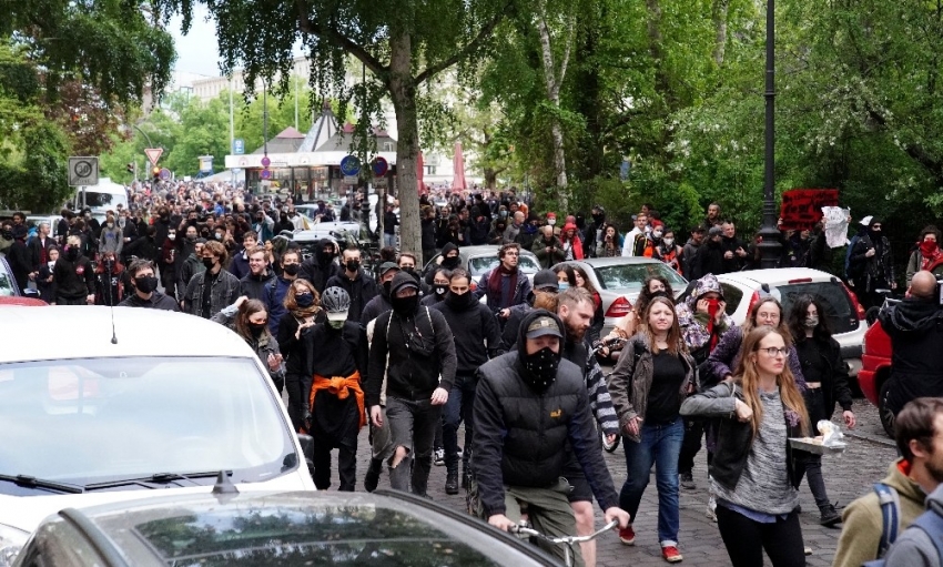 Berlin’deki izinsiz gösterilerde 50 kişi gözaltına alındı