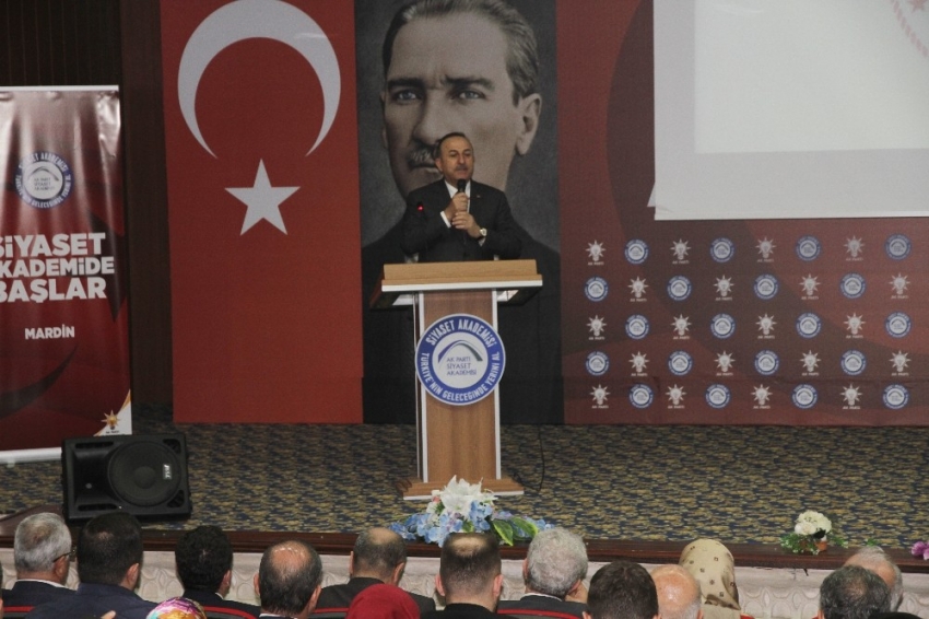 Bakan Çavuşoğlu, Mardin’de Siyaset Akademisi programına katıldı