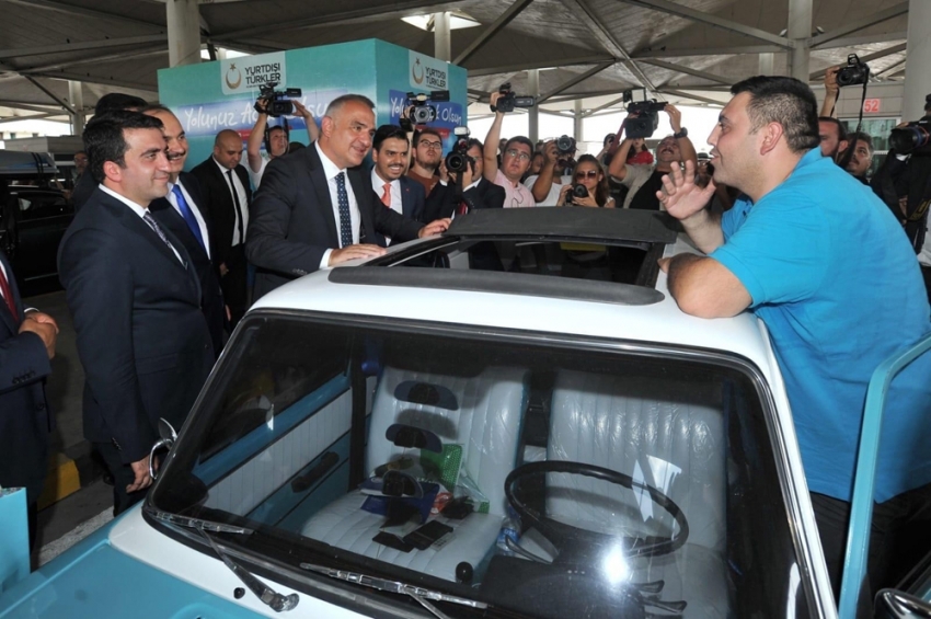 Kültür ve Turizm Bakanı Ersoy Kapıkule’de vatandaşları ziyaret etti
