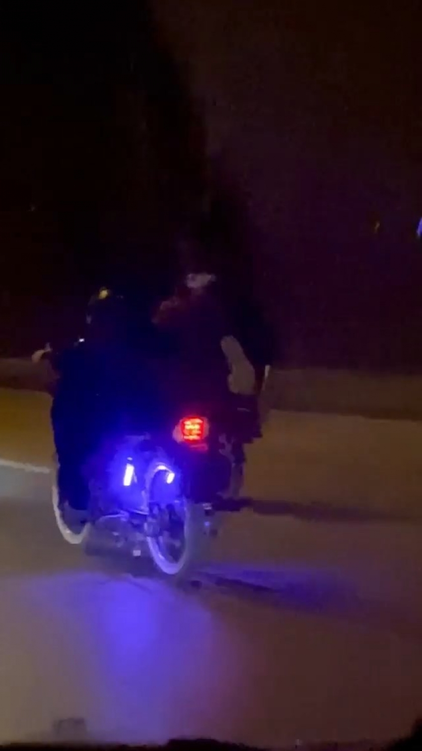 Bursa’da gençlerin canlarını hiçe sayarak motosiklet sürme anları kamerada