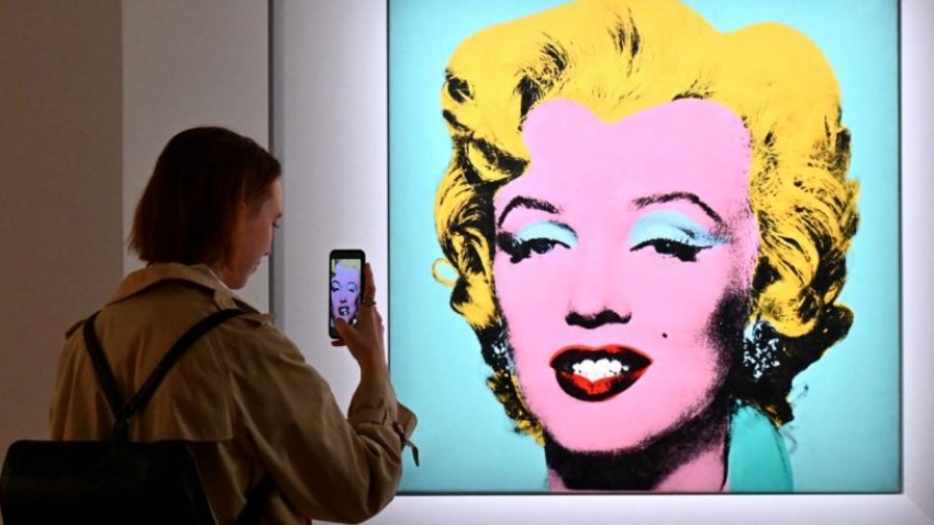 Ünlü Marilyn Monroe portresi açık artırma rekoru kıran fiyatla satıldı