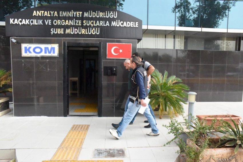 Antalya’da suç örgütü operasyonu: 22 gözaltı