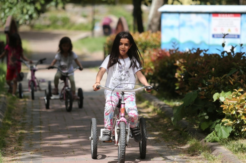Bursa'da çocuklar özgürlüğe pedal çevirdi