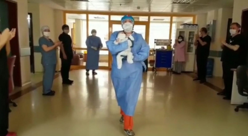 Bursa'da 1.5 aylık bebek virüsü yendi